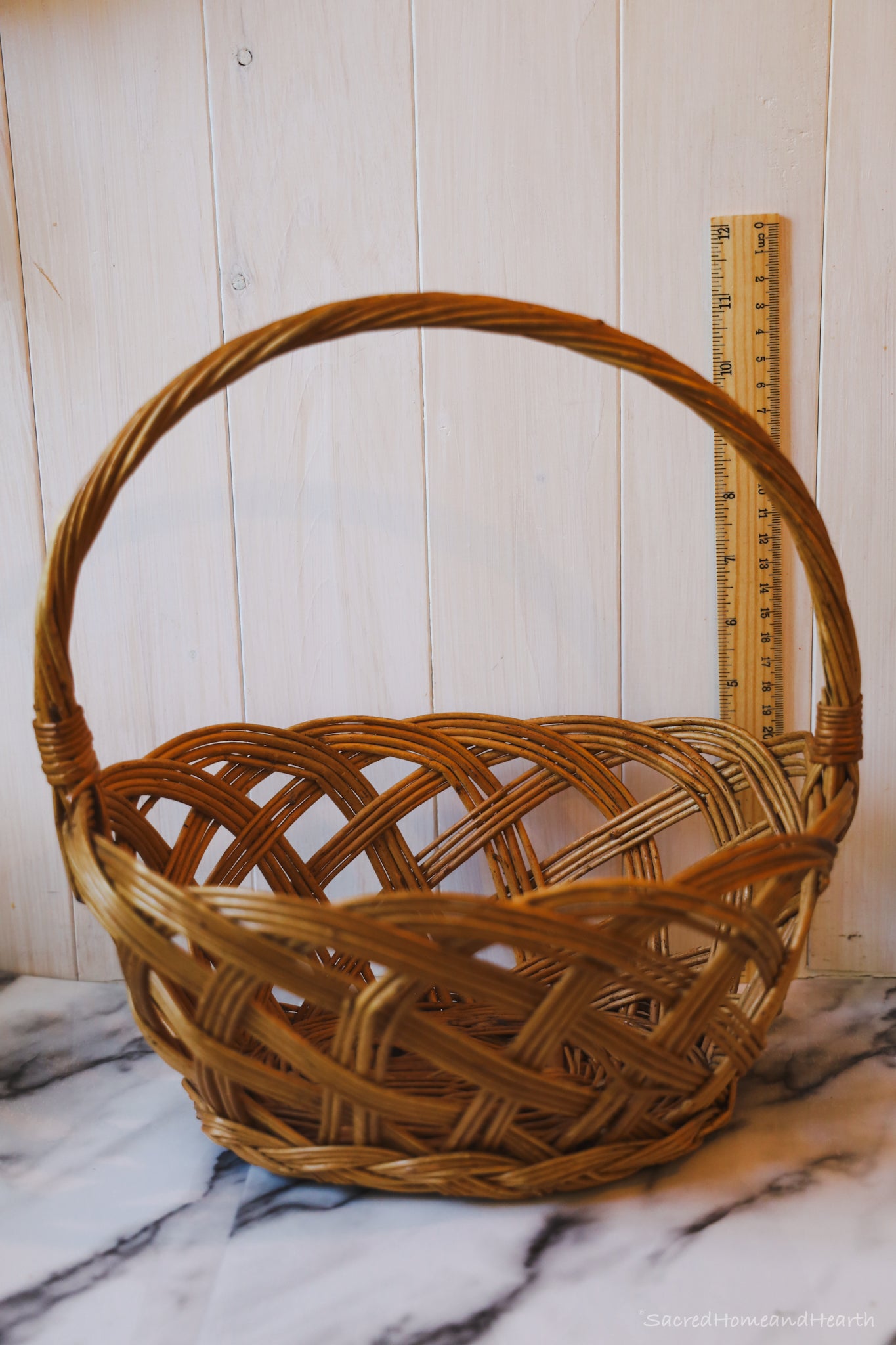 Basket with handle