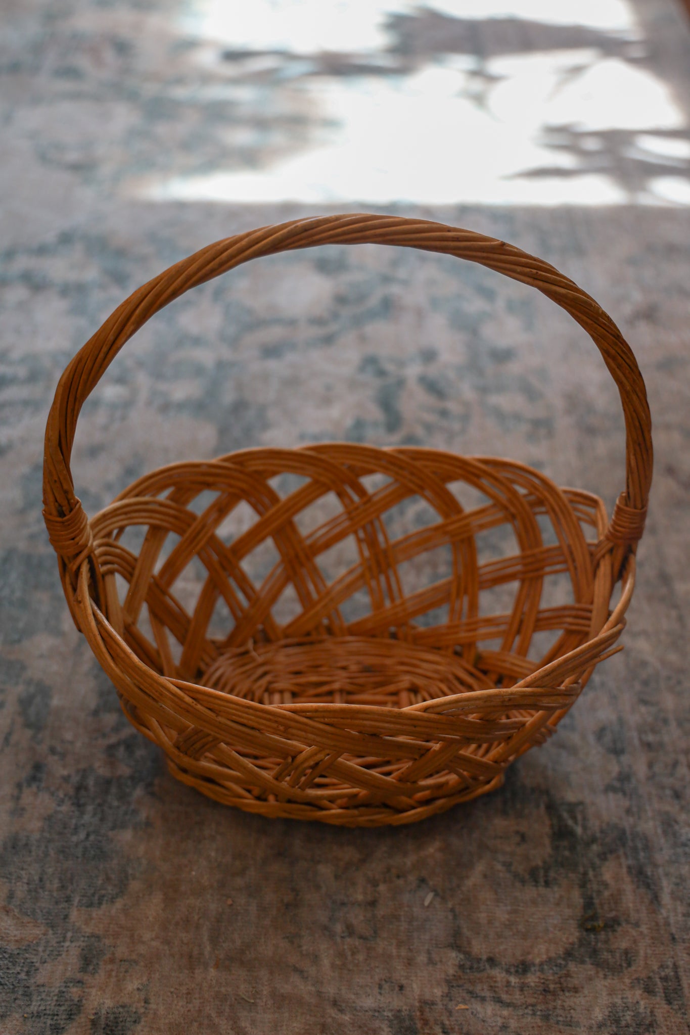 Basket with handle