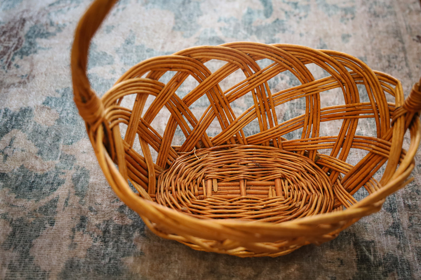 Basket with handle