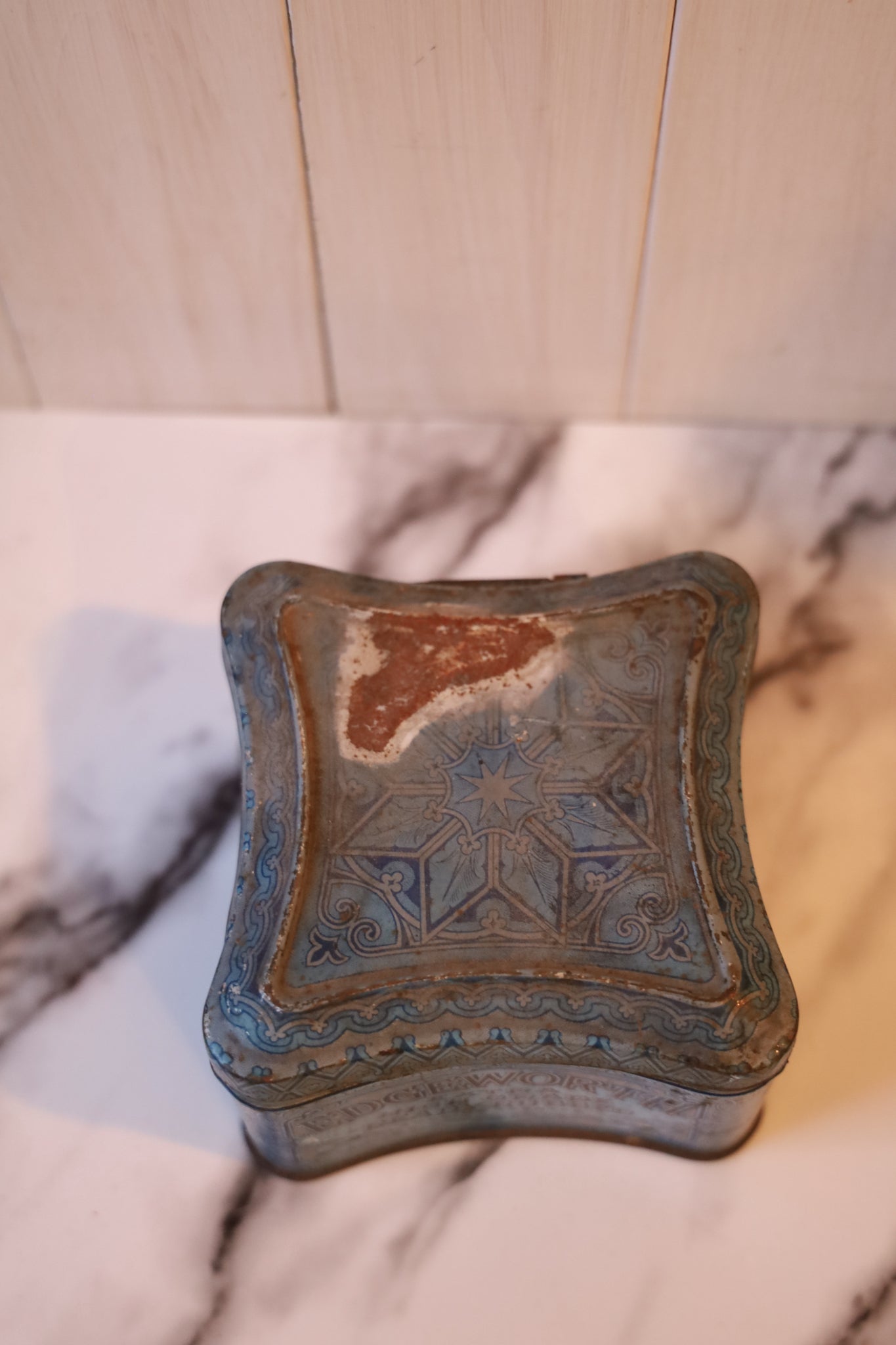 Vintage Edgeworth Tobacco Tin Can
