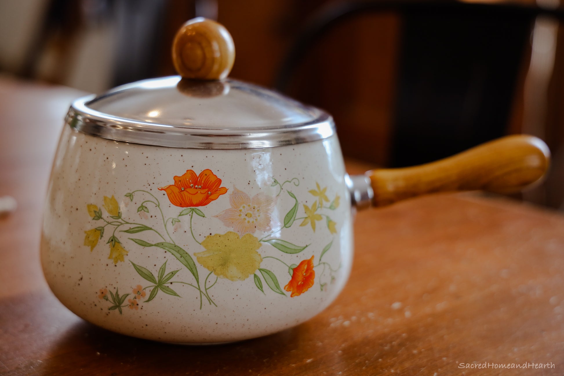 Vintage Enamel Pot – Sacredhomeandhearth